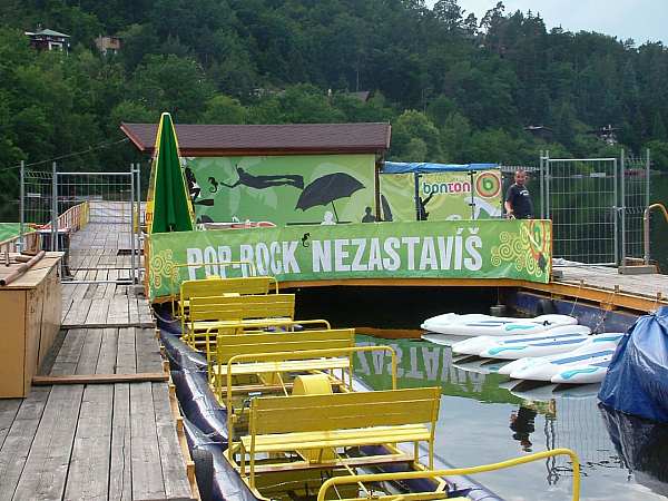 Rádio Bonton zve na hudební vlnu